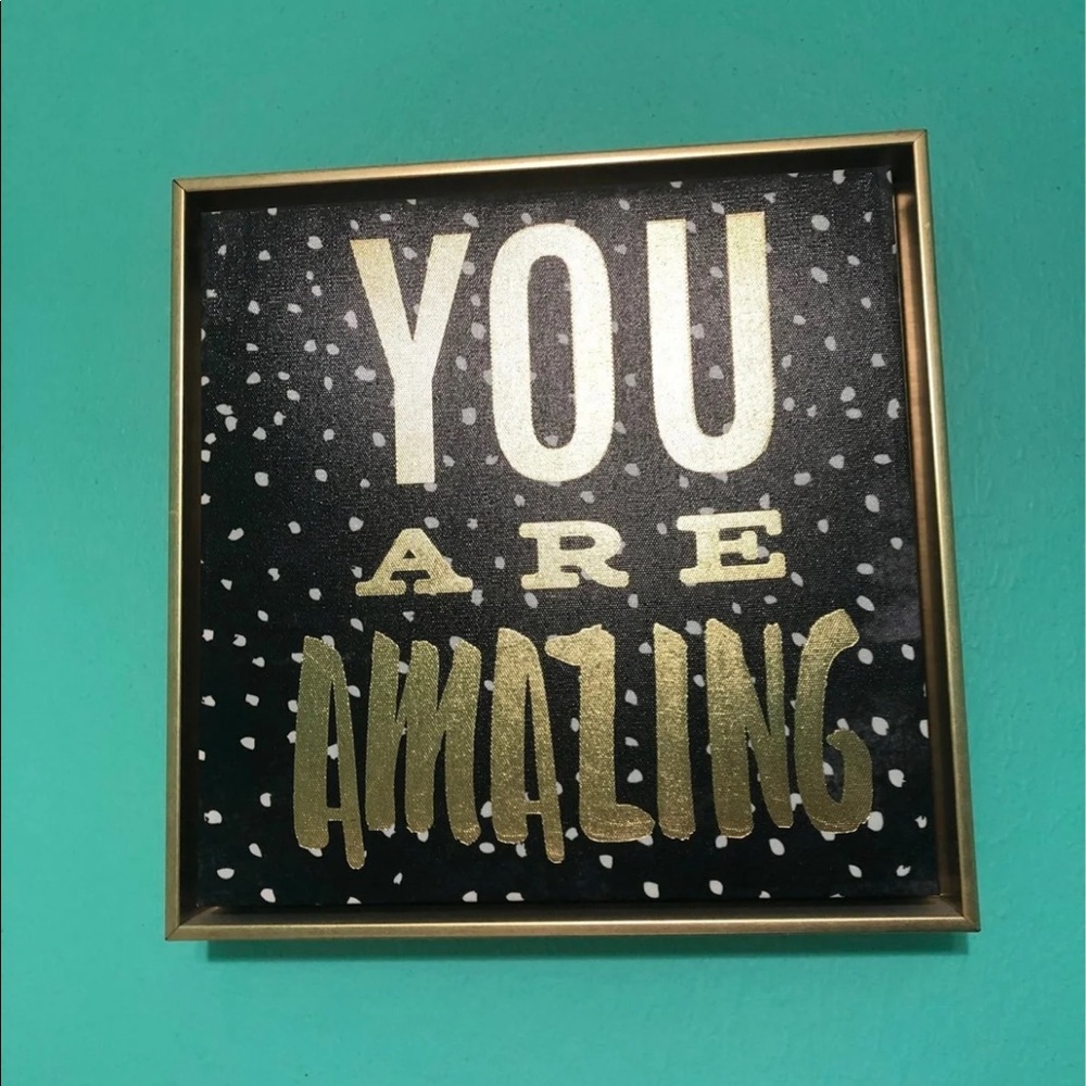 ✅ WALL DECOR